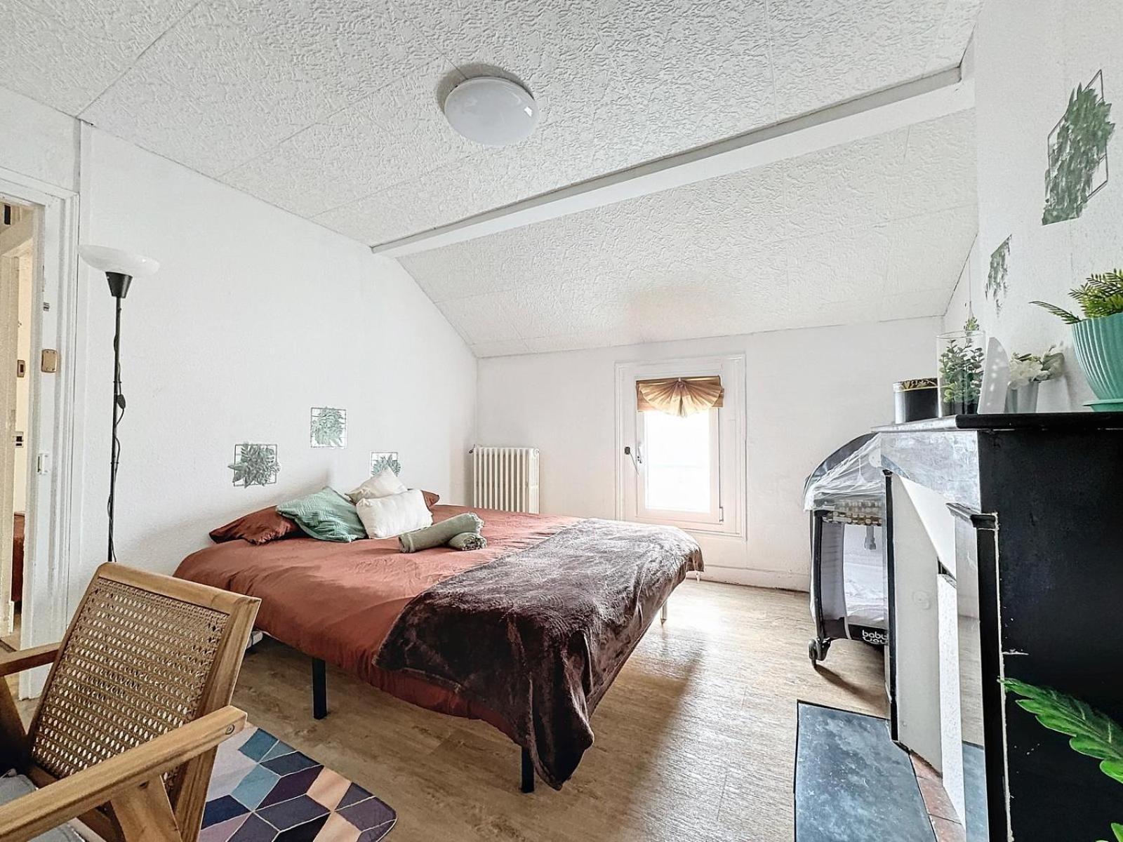 A1 Champagne - 200 M2 14 Personnes 2 Toilets 4 Showers - Hyper Centre - En Champagne Chalons-en-Champagne