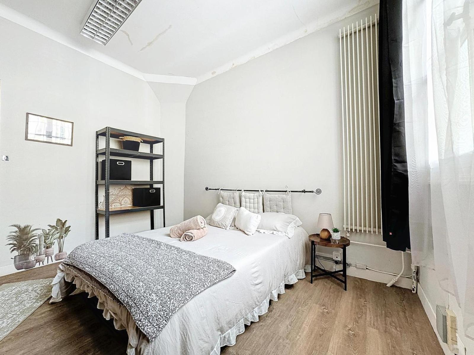 A1 Champagne - 200 M2 14 Personnes 2 Toilets 4 Showers - Hyper Centre - En Champagne Chalons-en-Champagne